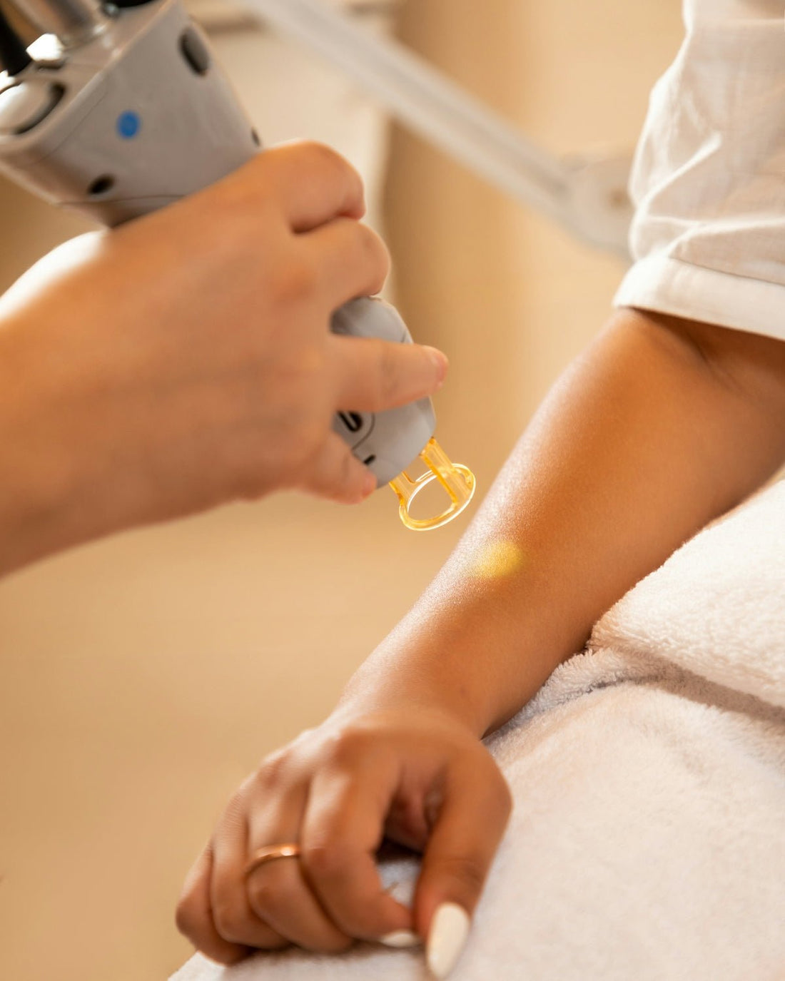 Making Sense of IPL versus Traditional Laser Hair Removal Techniques - MomDaughts UAE